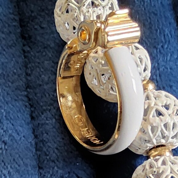 Vintage white enamel Monet necklace and earrings - Picture 4 of 4